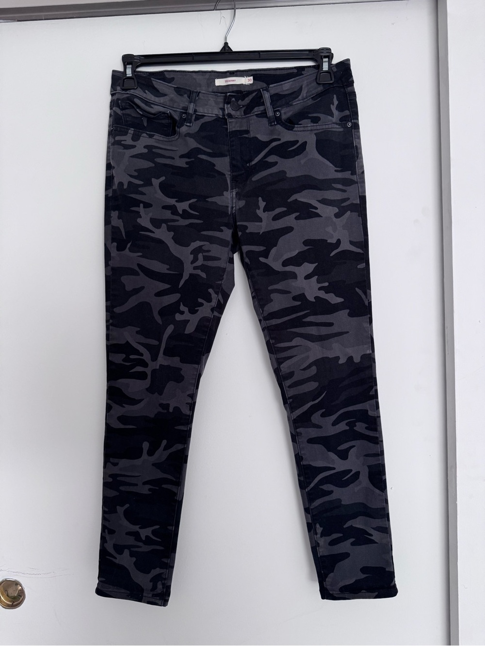 Levi's 711 Skinny - Women's Black & Gray Camo Ankle Jeans